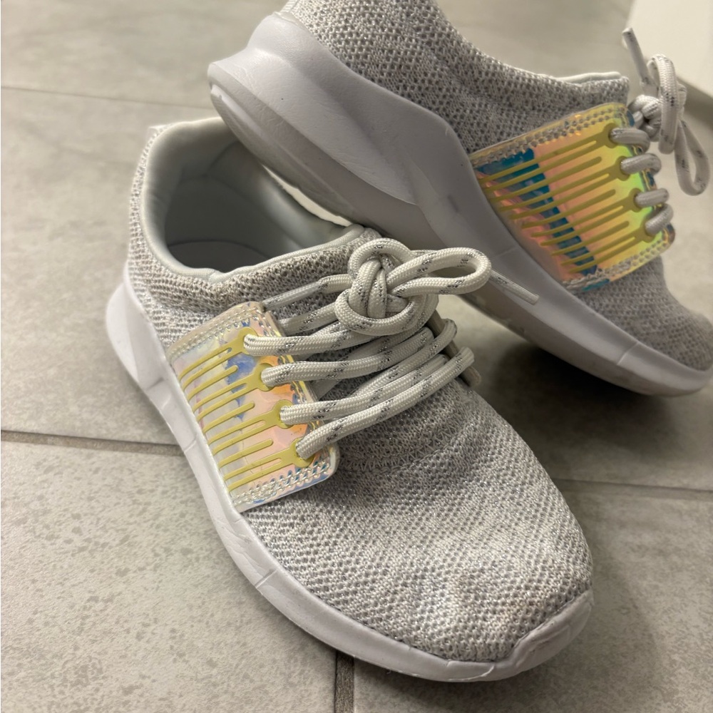 Stylish Kids' Sneakers in White with Iridescent & sparkly Accents